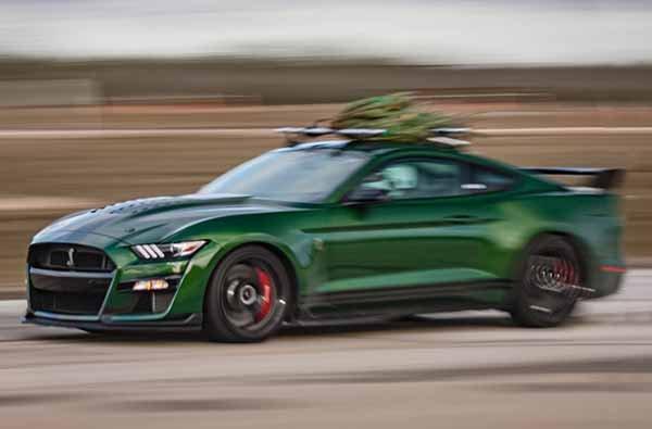 Hennessey takes a Christmas tree to 308km/h in a souped-up Ford Mustang Shelby GT500