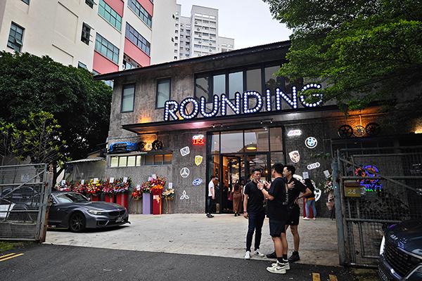 Rounding cafe and 99Bends racing simulator studio opens