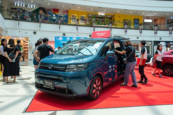 Come down to Bukit Panjang Plaza to see the new Honda Freed