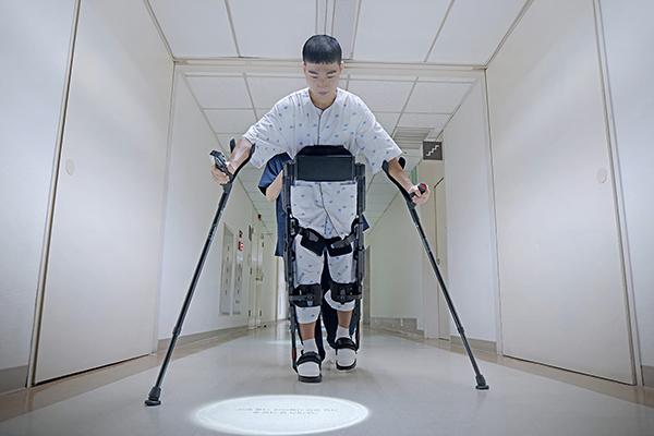 New Hyundai robot assists soldiers on rehabilitation journey