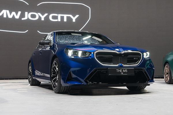 BMW M5 lands on Singapore's shores