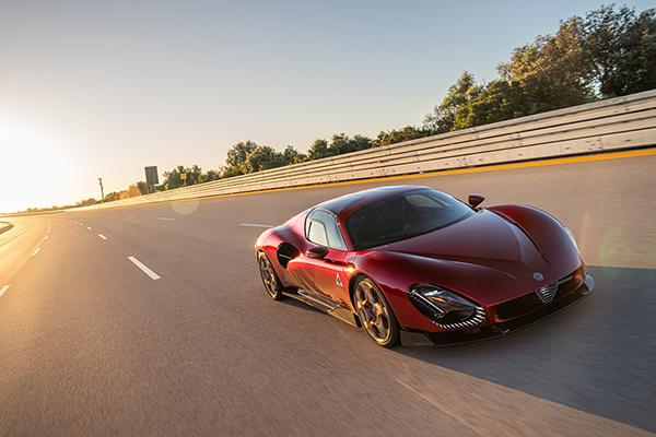 Alfa Romeo tests 33 Stradale prototype at Nardo circuit