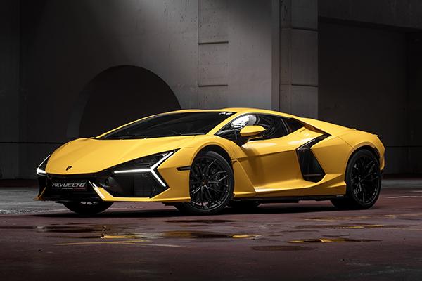 Lamborghini Revuelto Review