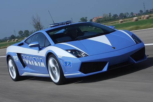 Lamborghini and Italian State Police celebrate 20 years